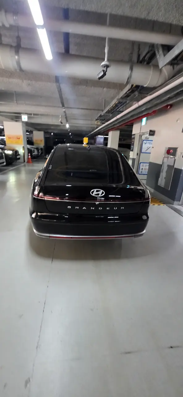 여수공항 전국 장거리택시 예약에 사용하는 실제 검은색 세단